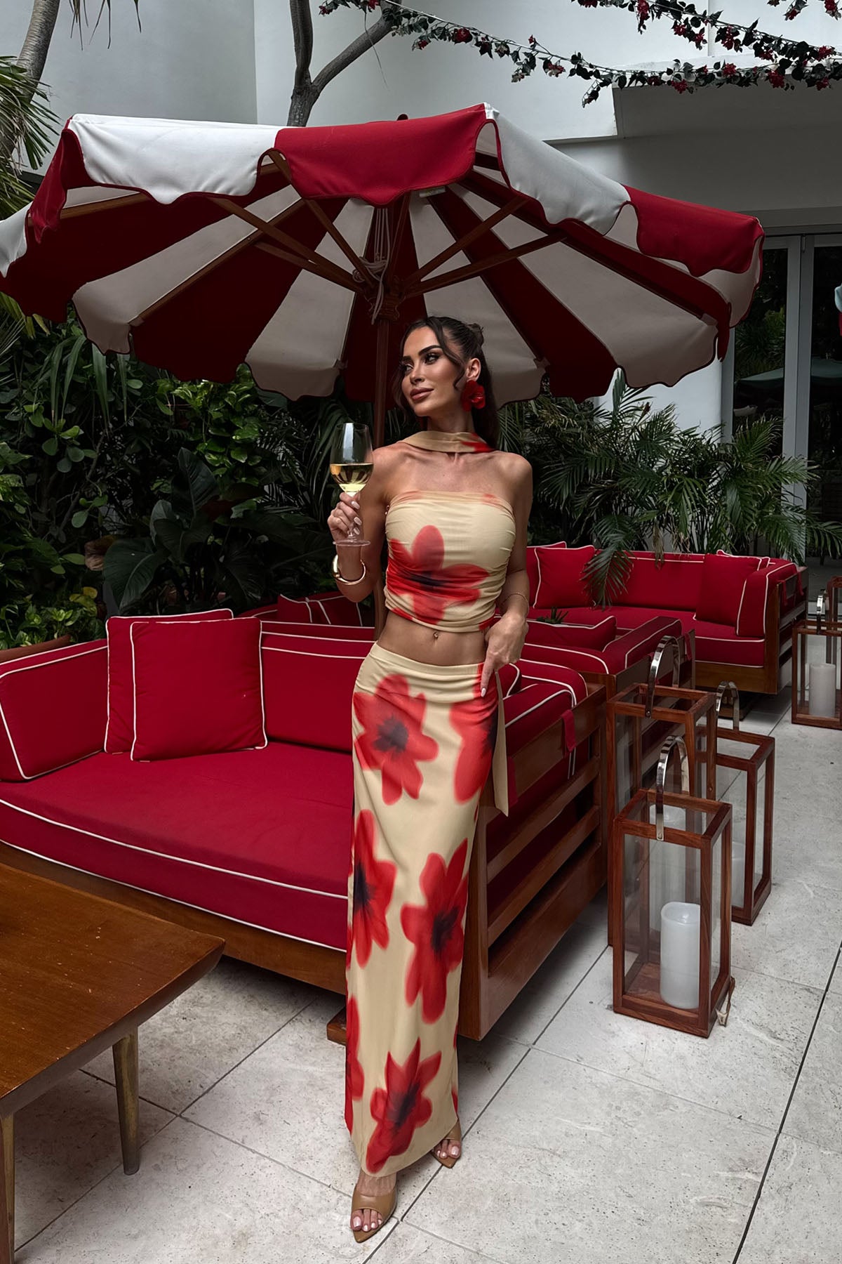 Kadın Straplez Kırmızı Çiçekli Etekli Takım