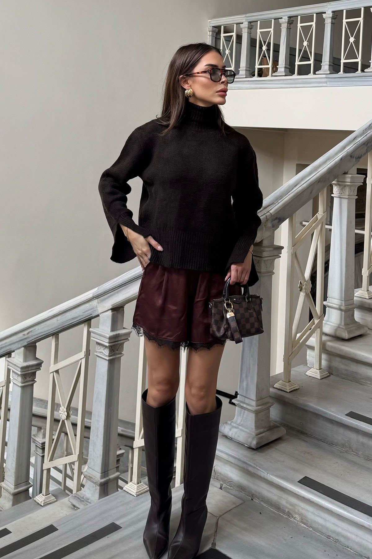 Kadın Kol Yırtmaç Detaylı Boğazlı Kazak Kahve