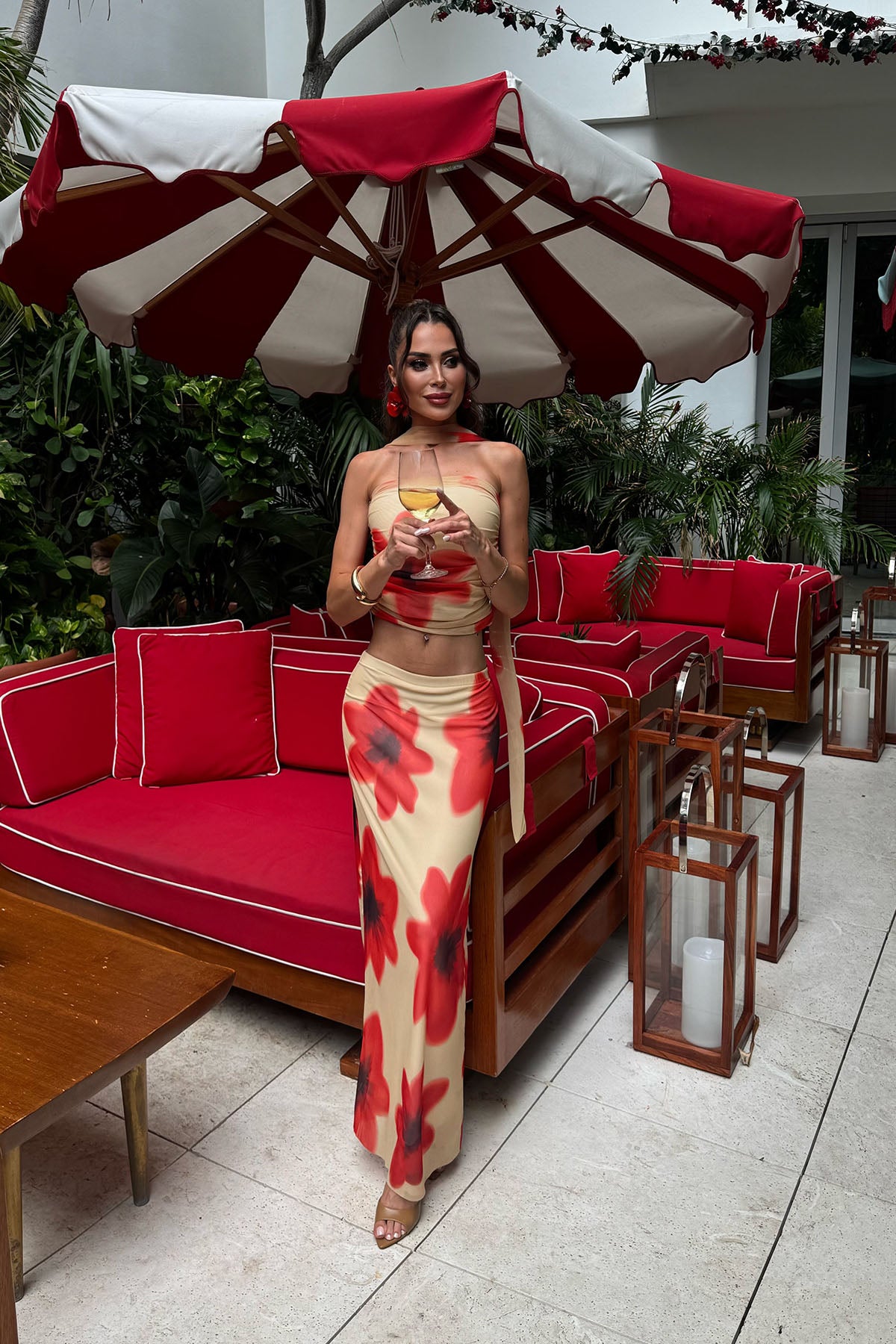 Kadın Straplez Kırmızı Çiçekli Etekli Takım