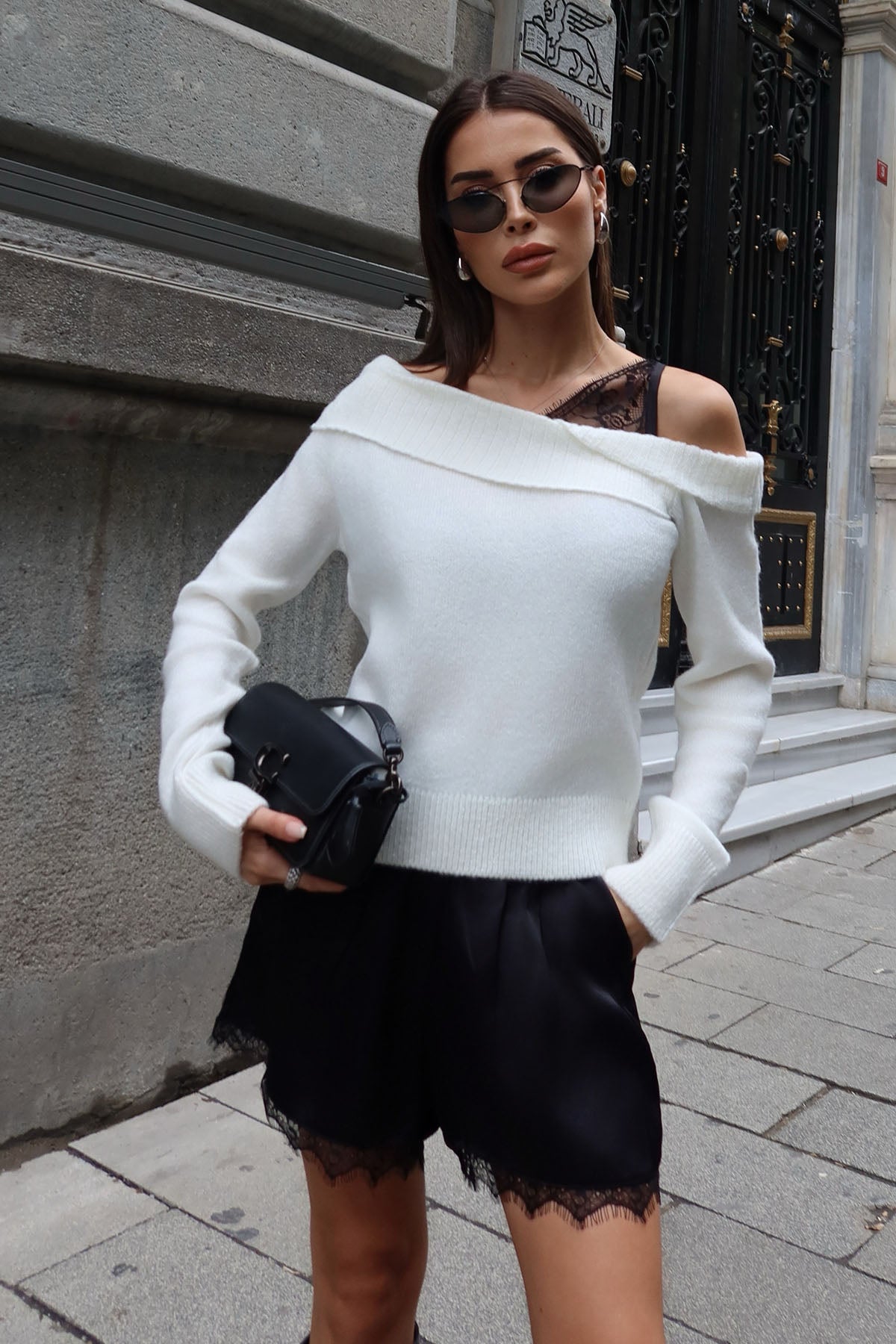 Kadın Kayık Yaka Dantel Detaylı Kazak Ekru