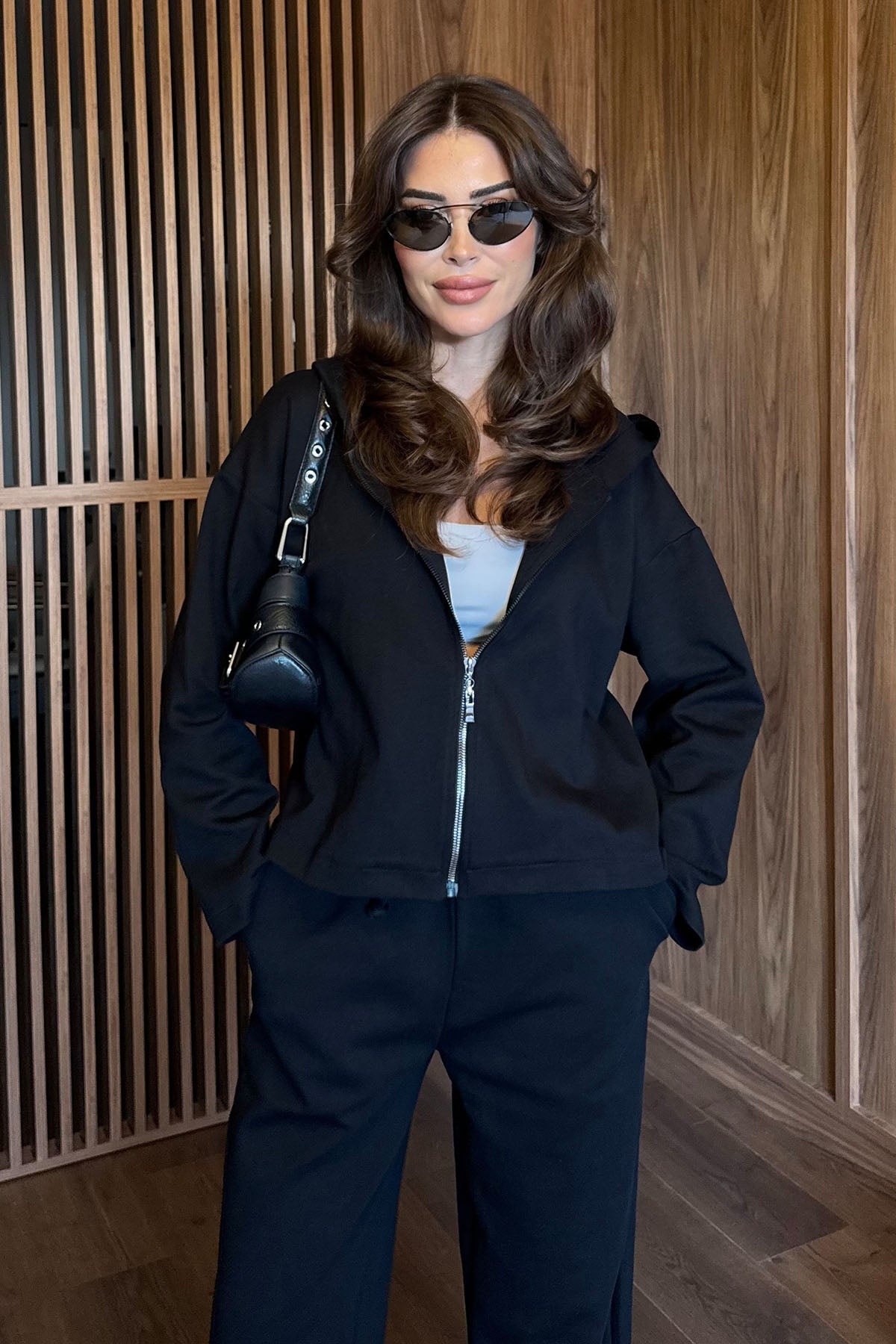 Kadın İnterlok Kapüşonlu Kısa Sweat Siyah