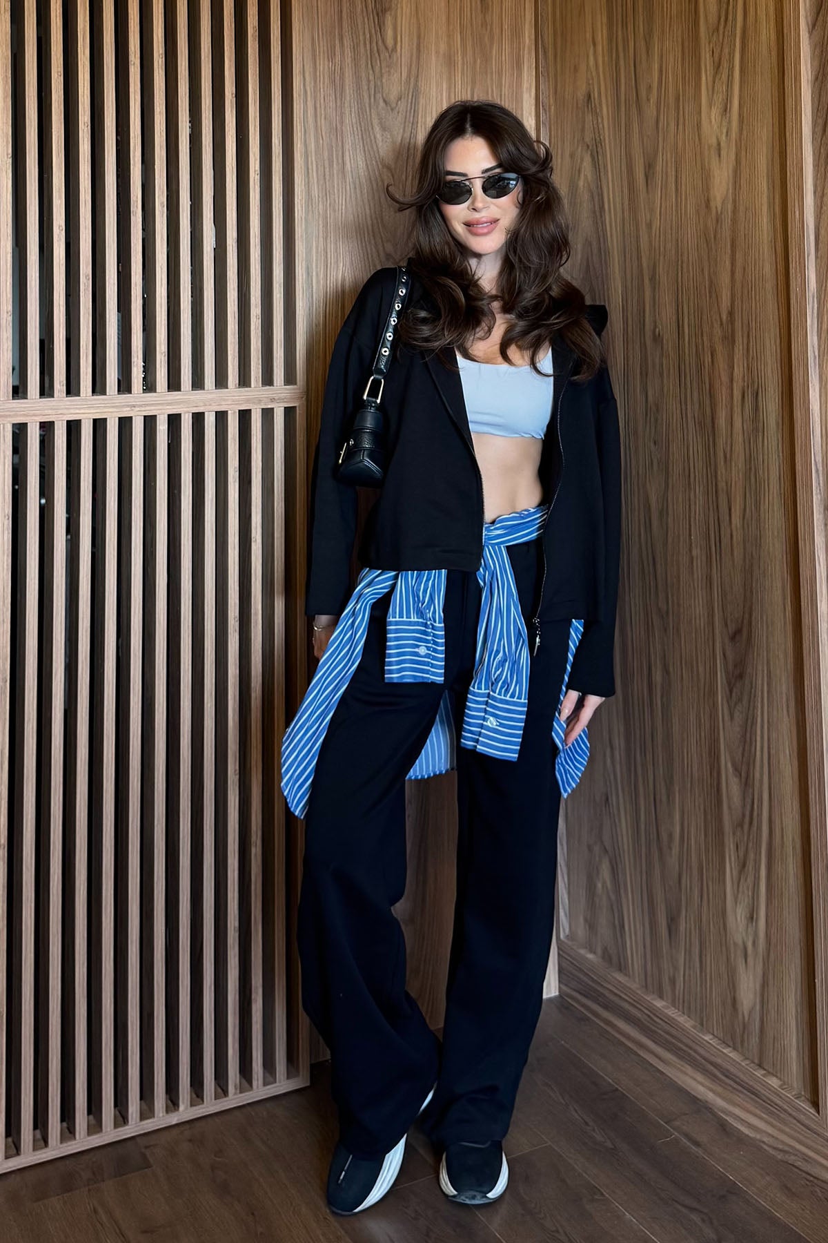 Kadın İnterlok Kapüşonlu Kısa Sweat Siyah